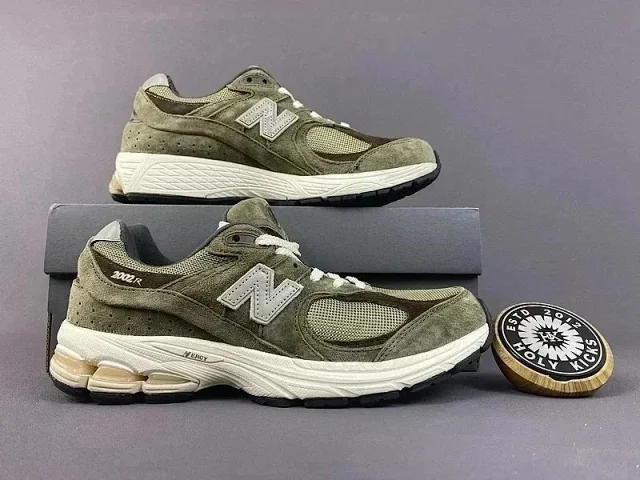 New Balance Sneakers 2002R product detail image 10