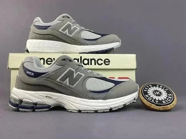 New Balance Sneakers 2002R product detail image 1