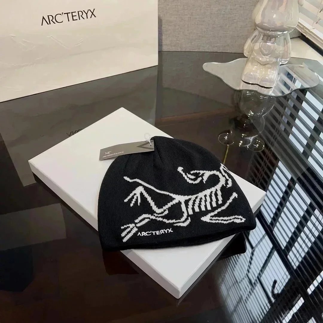 Arc'teryx Classic Arcteryx Logo Beanie Black