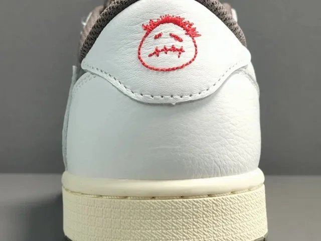 Travis Scott x Air Jordan 1 Low OG 'Reverse Mocha' Sneakers - 8