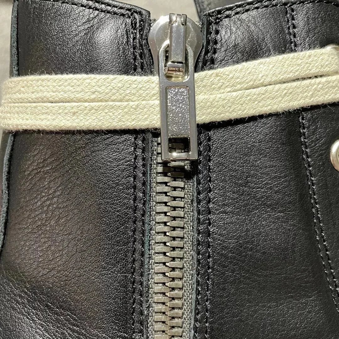 Maison Margiela Tabi Denim Boot Cover in White - 9