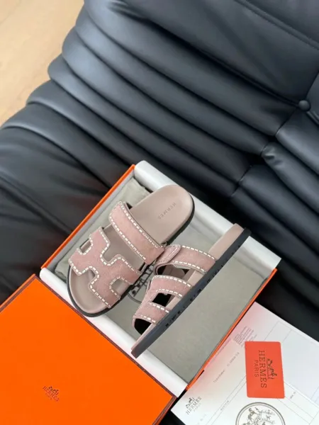 Hermès Oran Sandals Dusty Rose Suede with Contrasting Stitching Sandals - 1