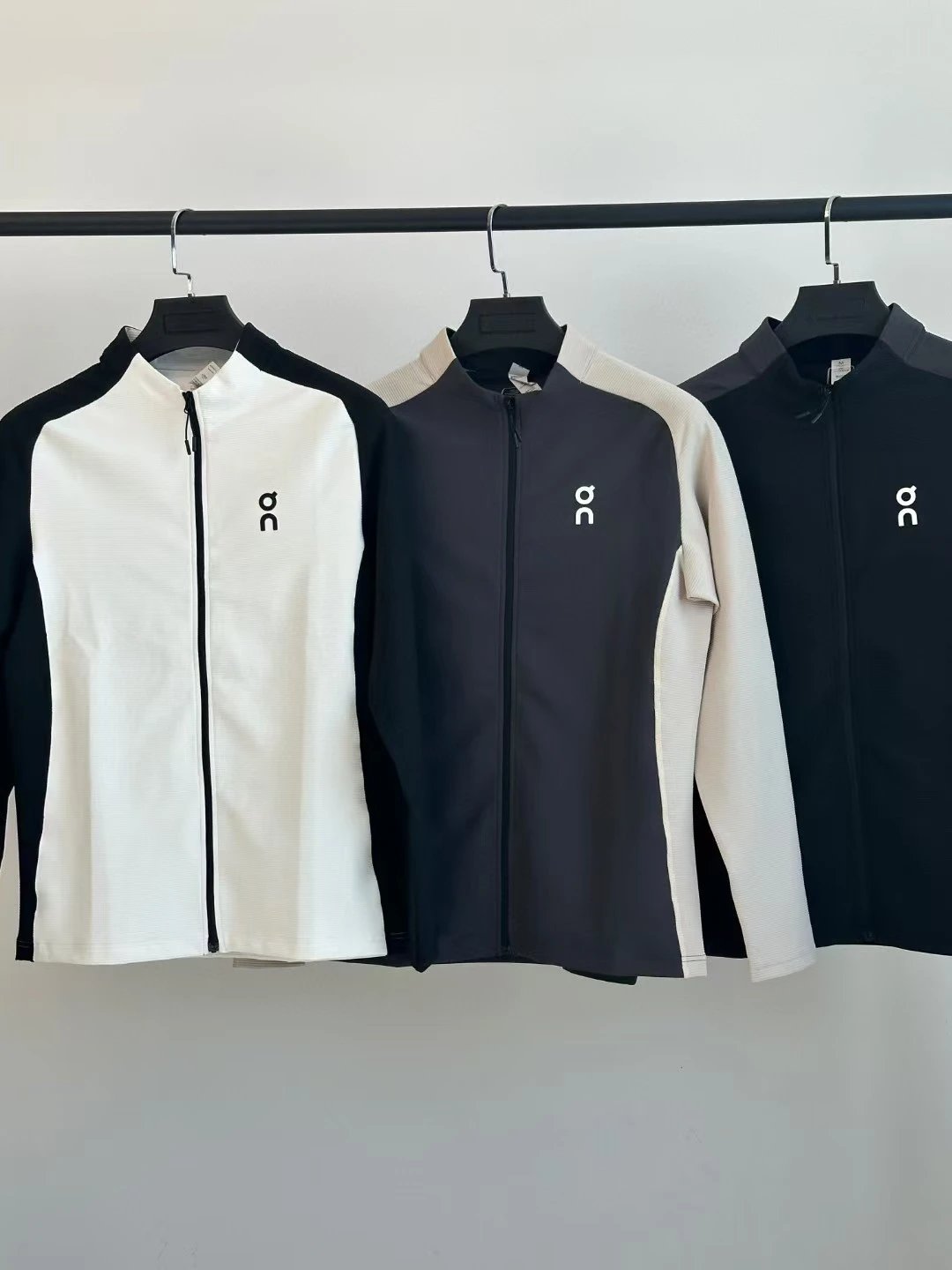 On Running Windbreaker Jacket White/Charcoal/Black - 5