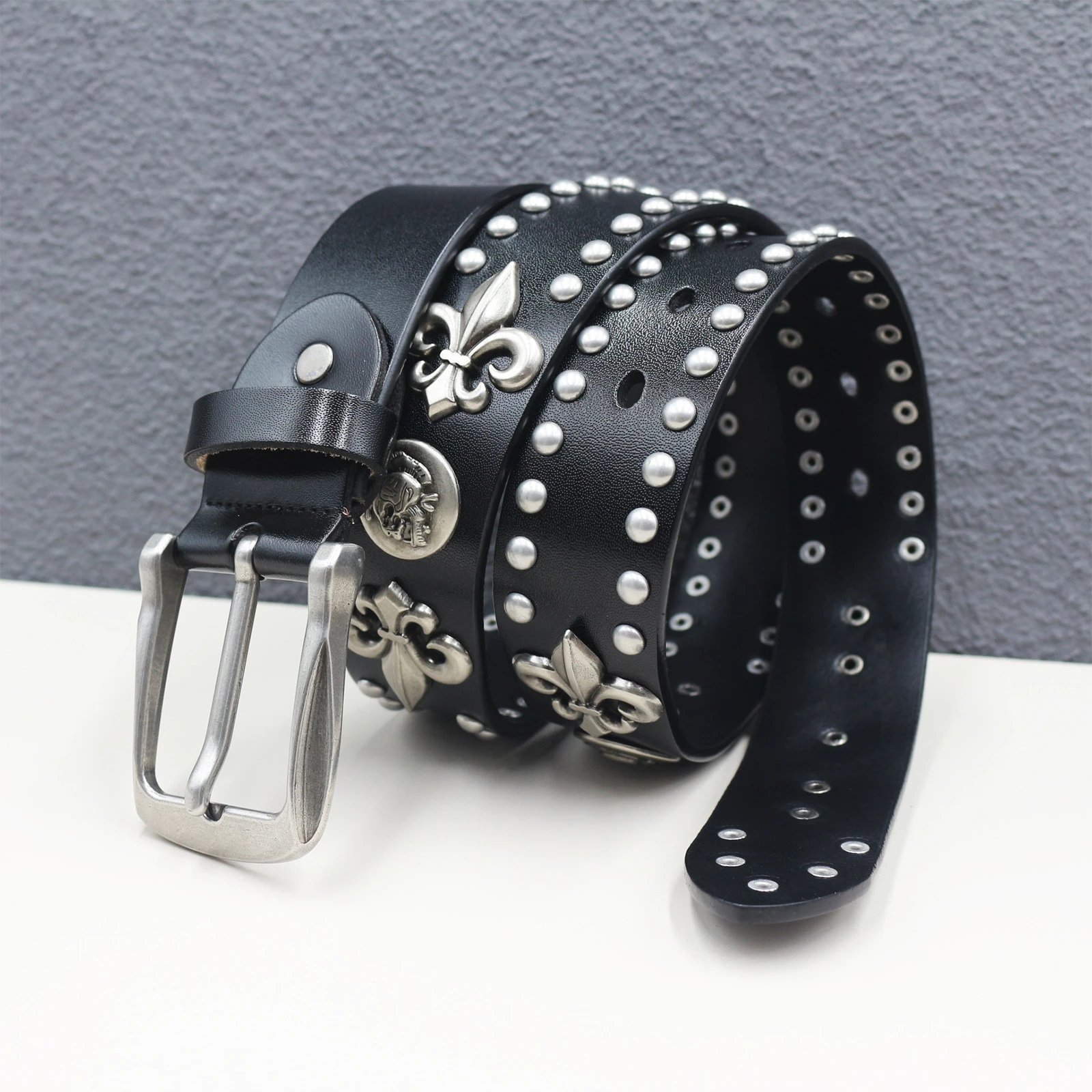 Skull studded belt photo 8