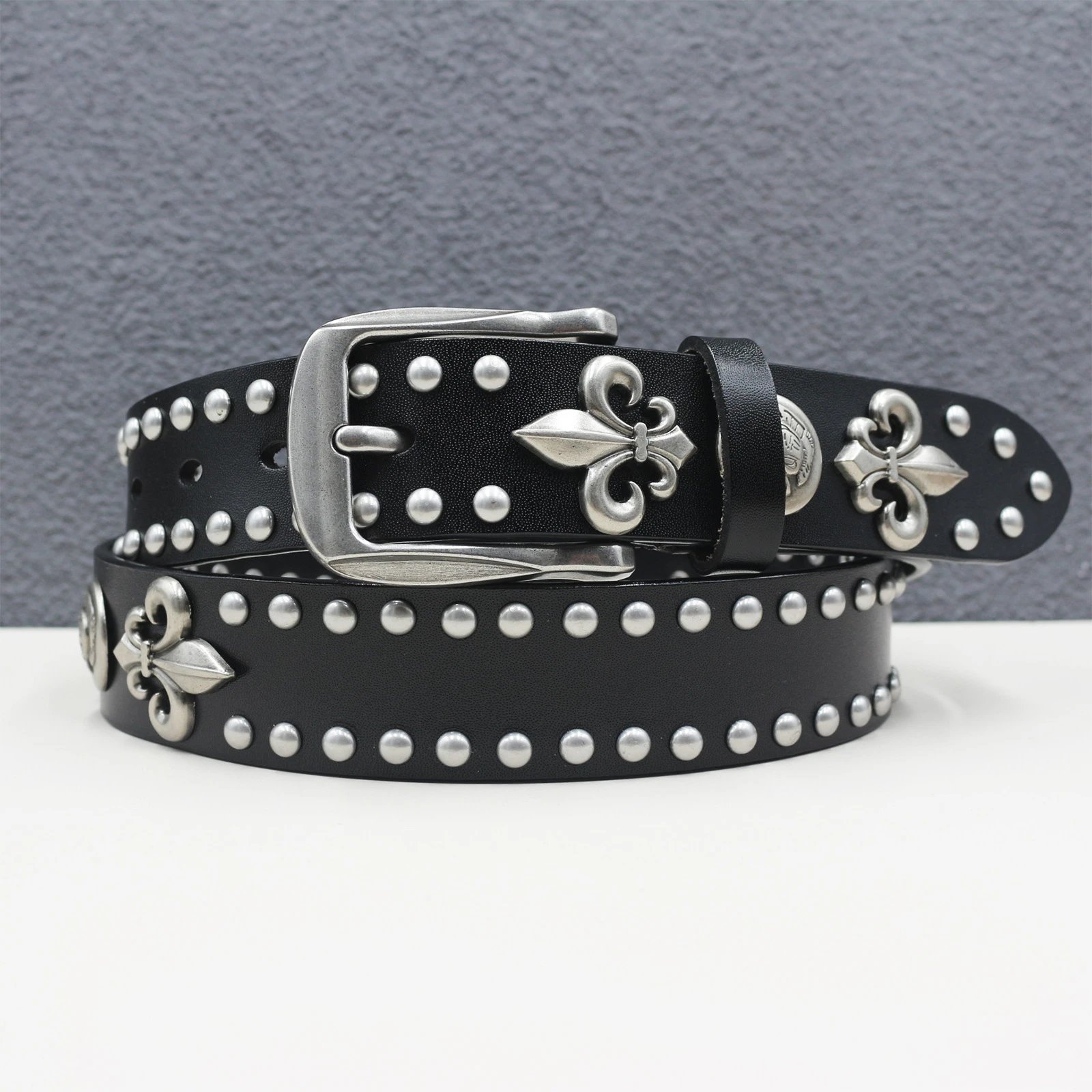 Skull studded belt photo 5