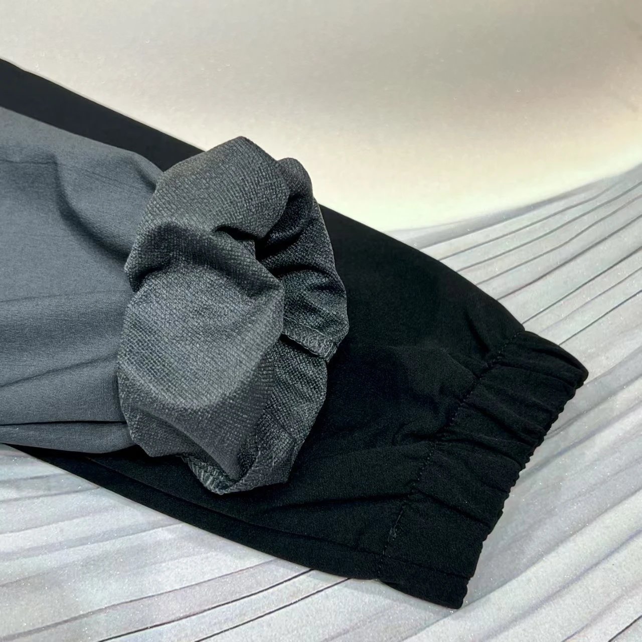 On Running Windbreaker Black Jacket - 18