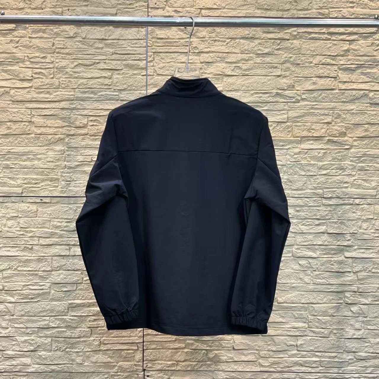 On Running Windbreaker Black Jacket - 9