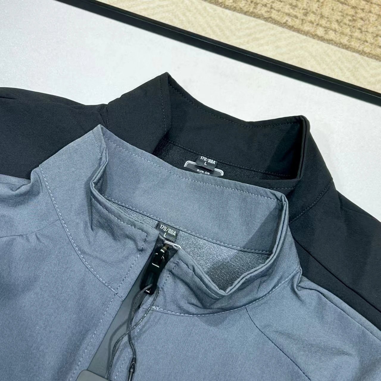 On Running Windbreaker Black Jacket - 14