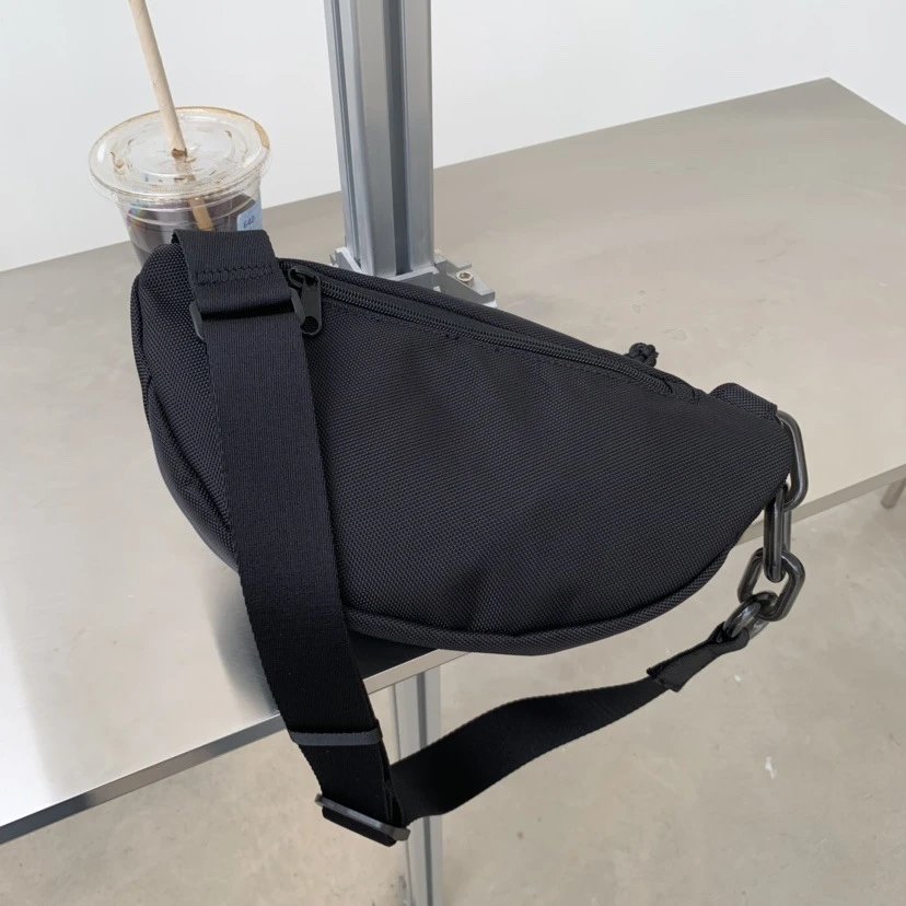 Canvas crossbody chest bag photo 5
