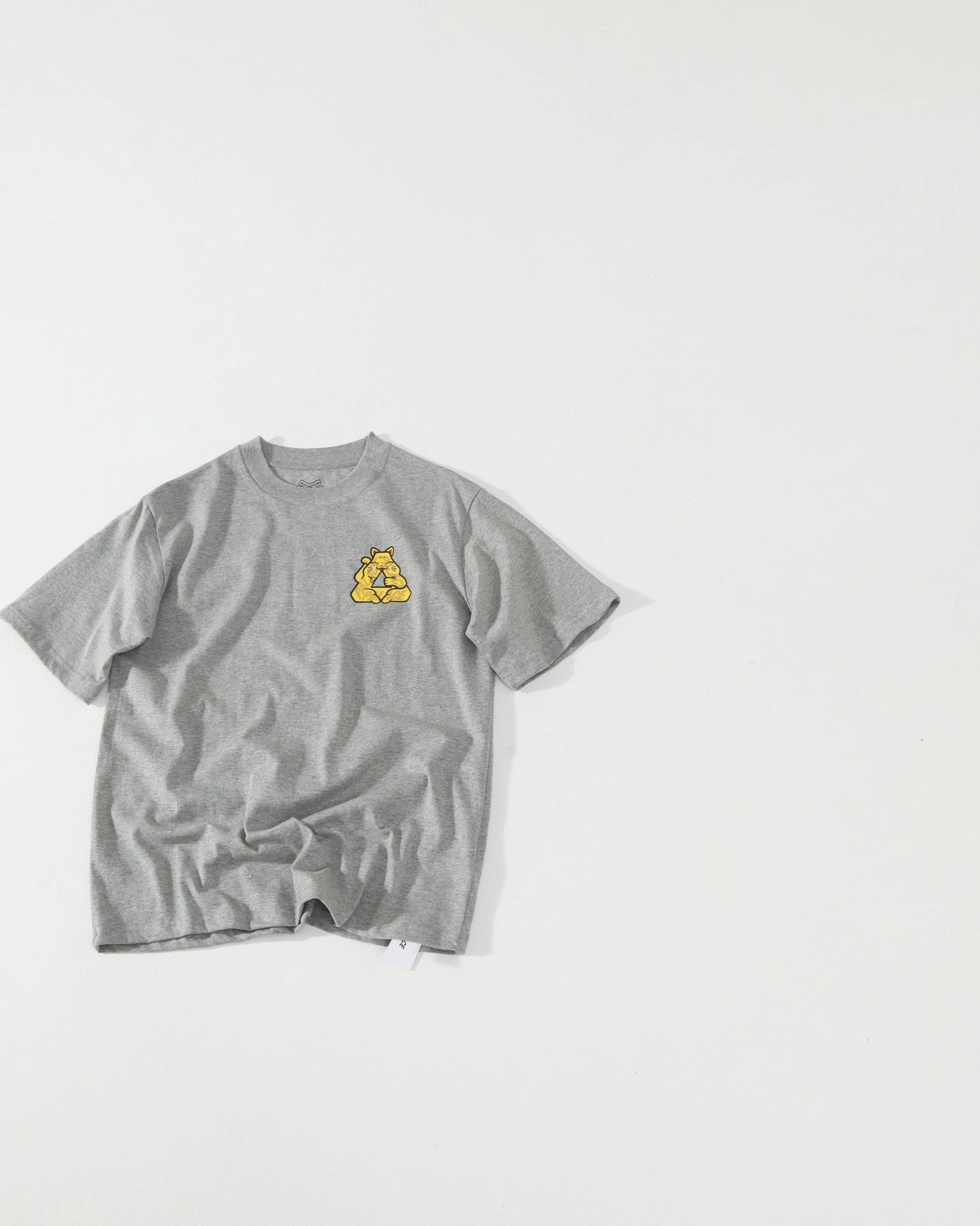 Lucky cat letter print t-shirt photo 4