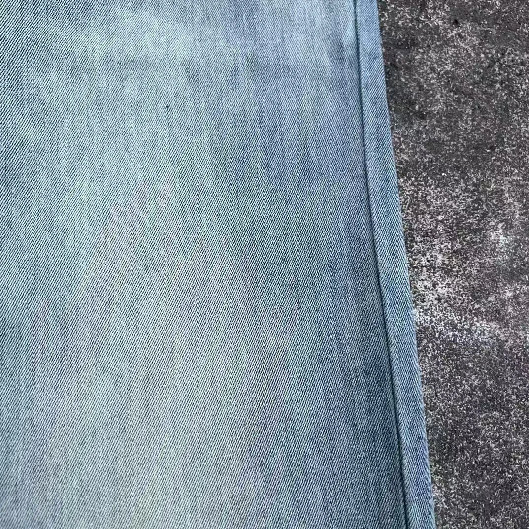 Design Straight-Leg Light Wash Denim Jeans - 4