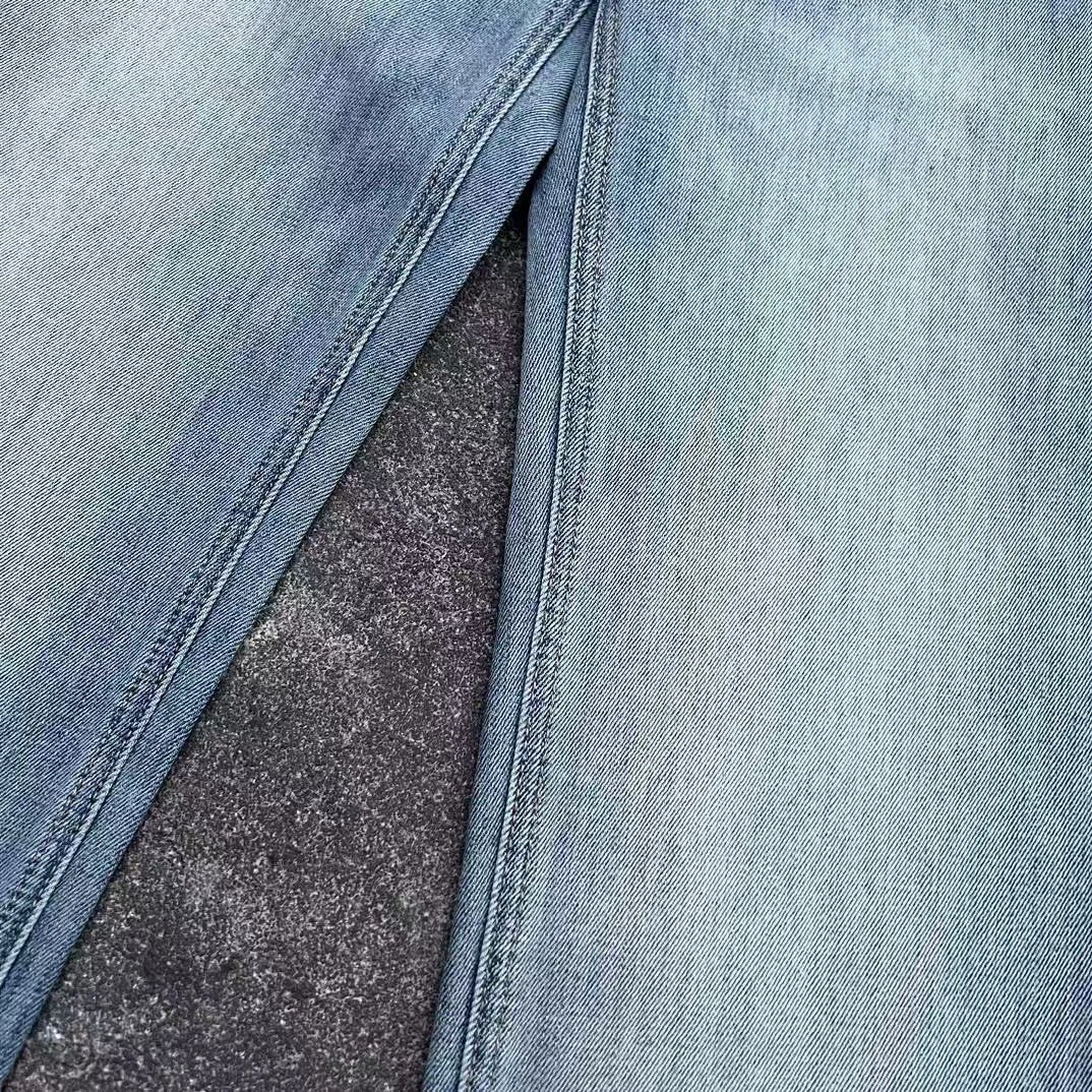 Design Straight-Leg Light Wash Denim Jeans - 3