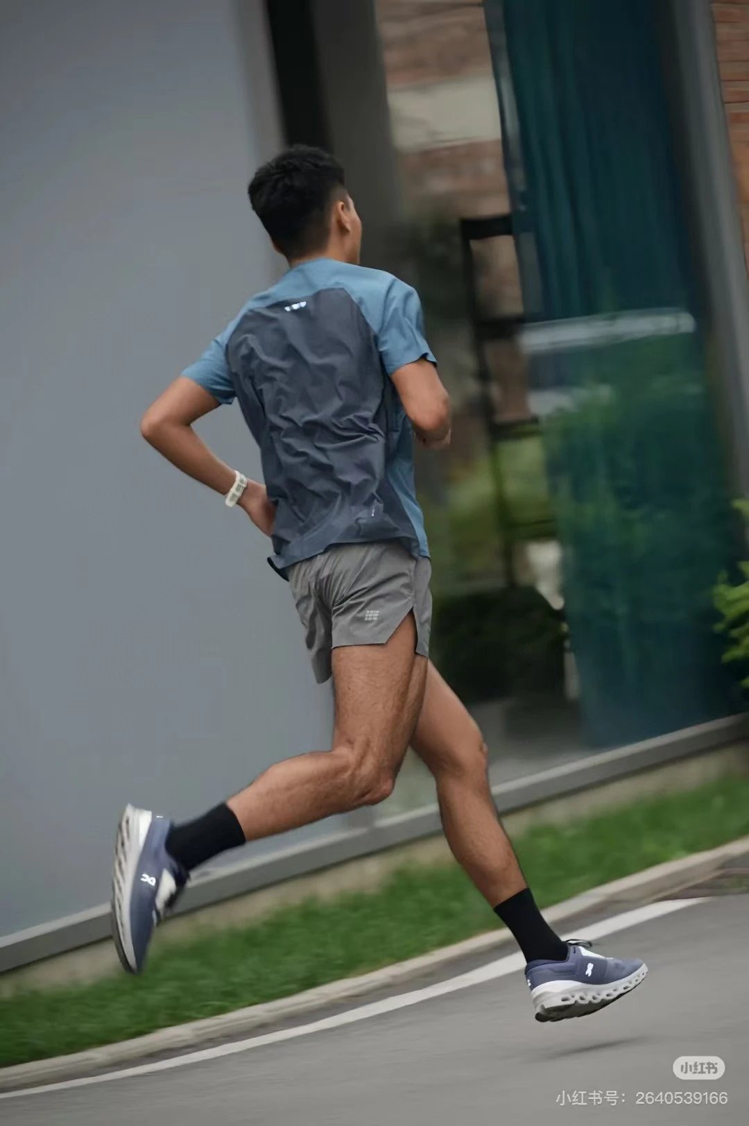 Seamless Heat-Sealed T-Shirt photo 3