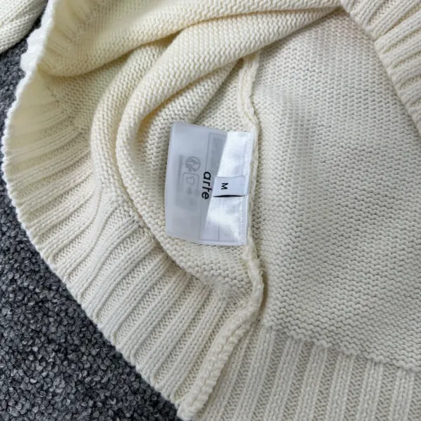 Arte Knit Polo Cream Sweater - 19