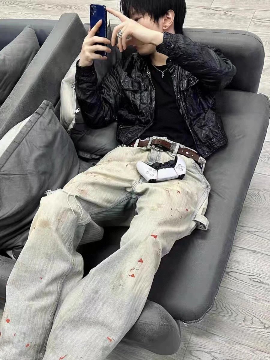 Washed Distressed Jeans photo 8