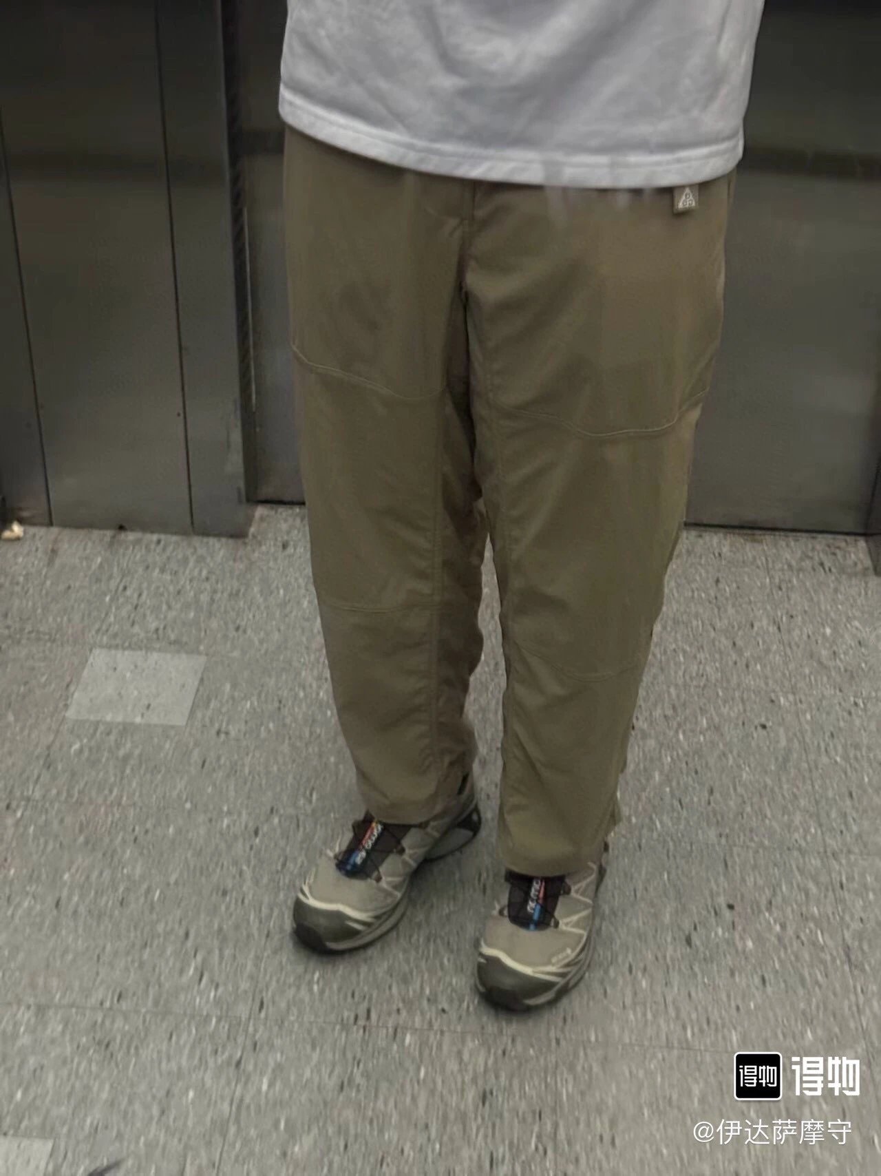 Outdoor Water-Resistant Pants photo 5