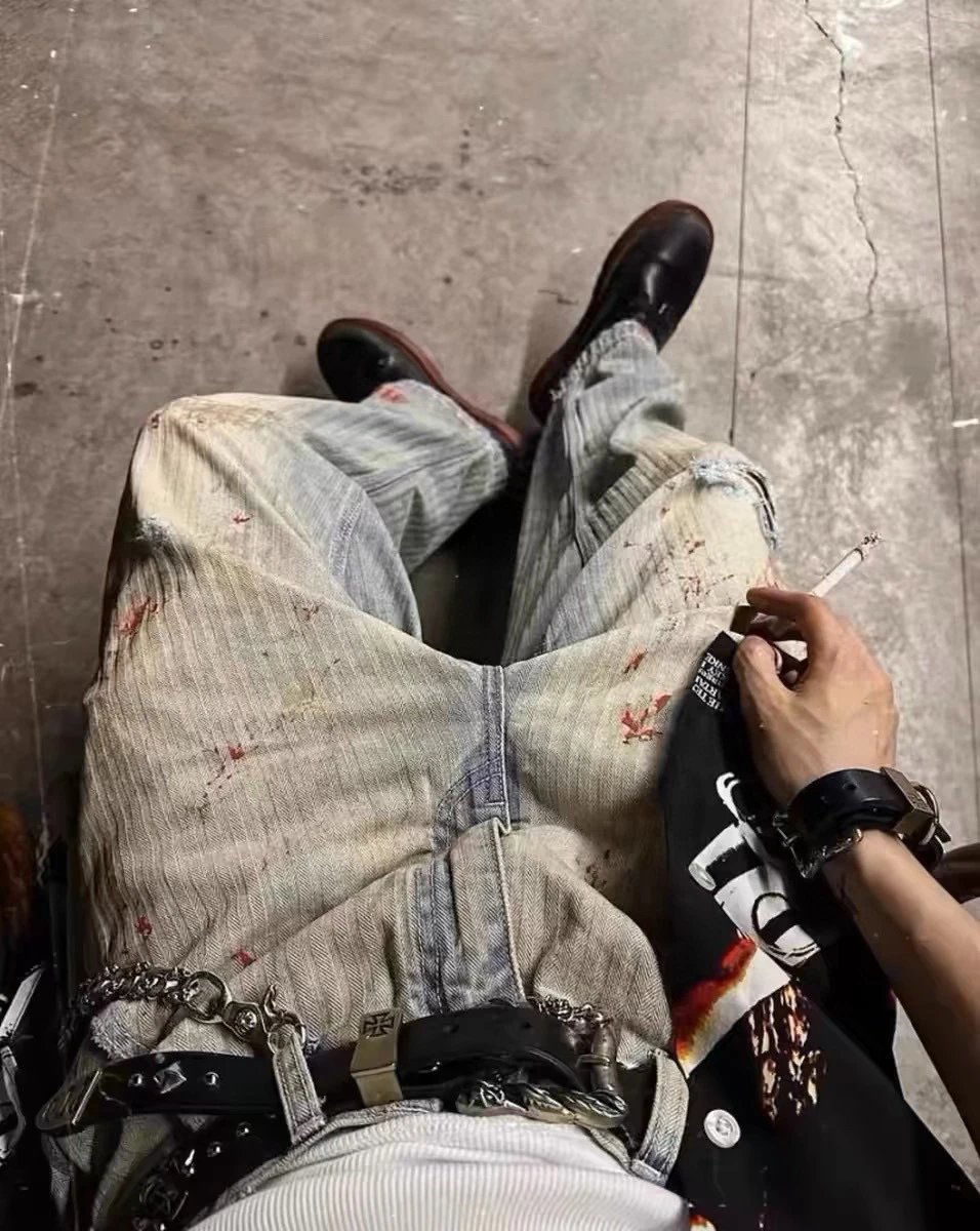 Washed Distressed Jeans photo 7