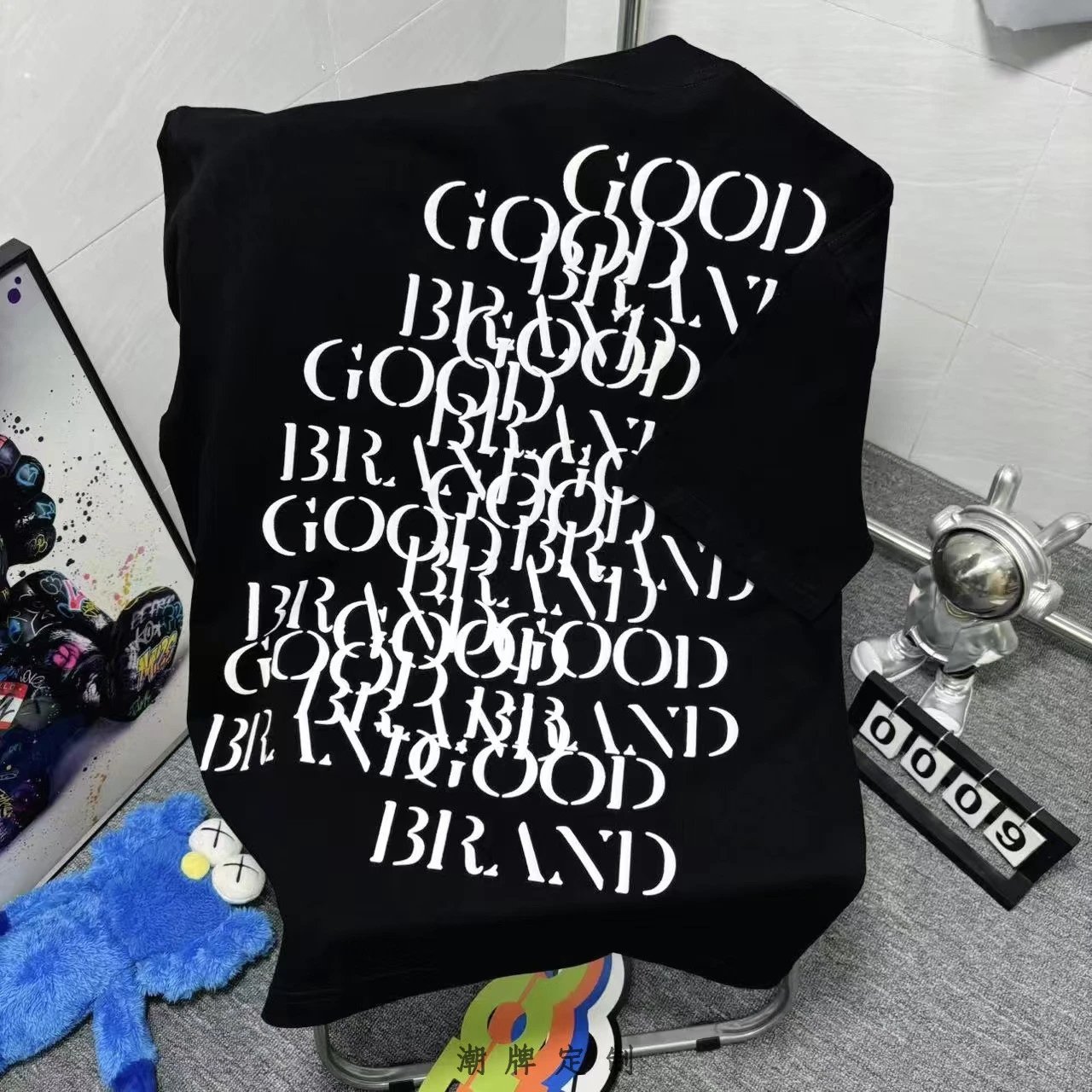 Rhinestone Print T-Shirt photo 8