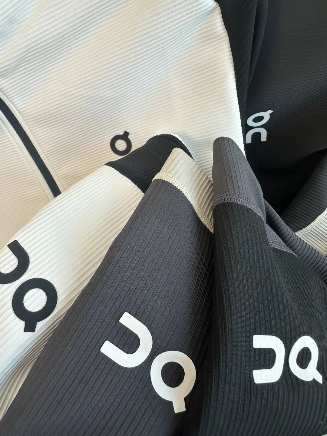 On Running Windbreaker Jacket White/Charcoal/Black - 7