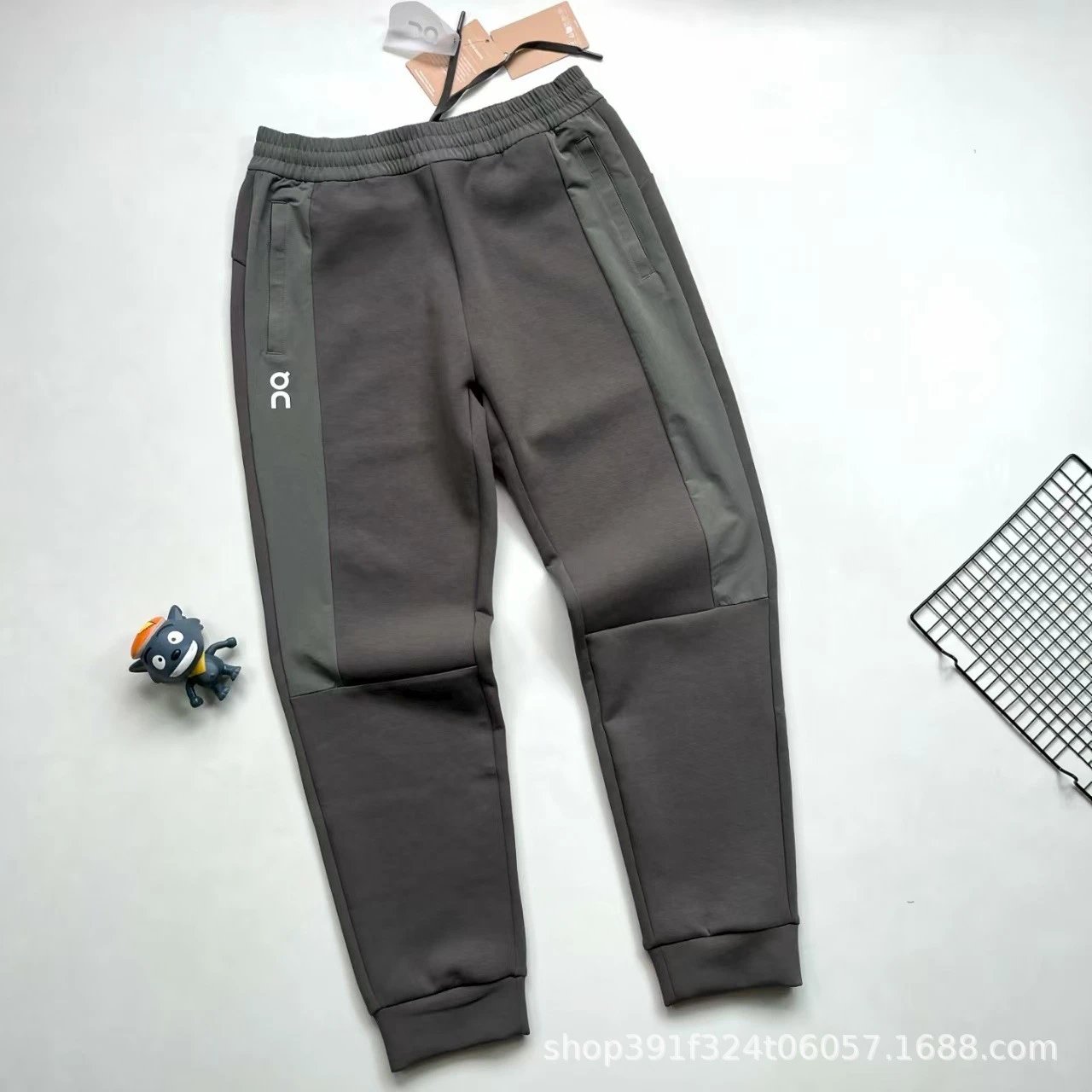 On Running Cloud Joggers Gray Sweatpants - 1
