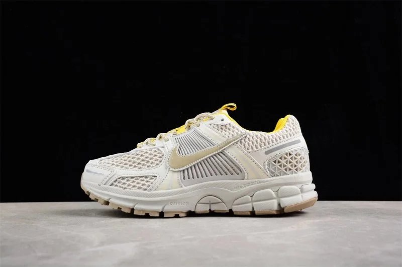 Nike Zoom Vomero 5 Running Sneakers