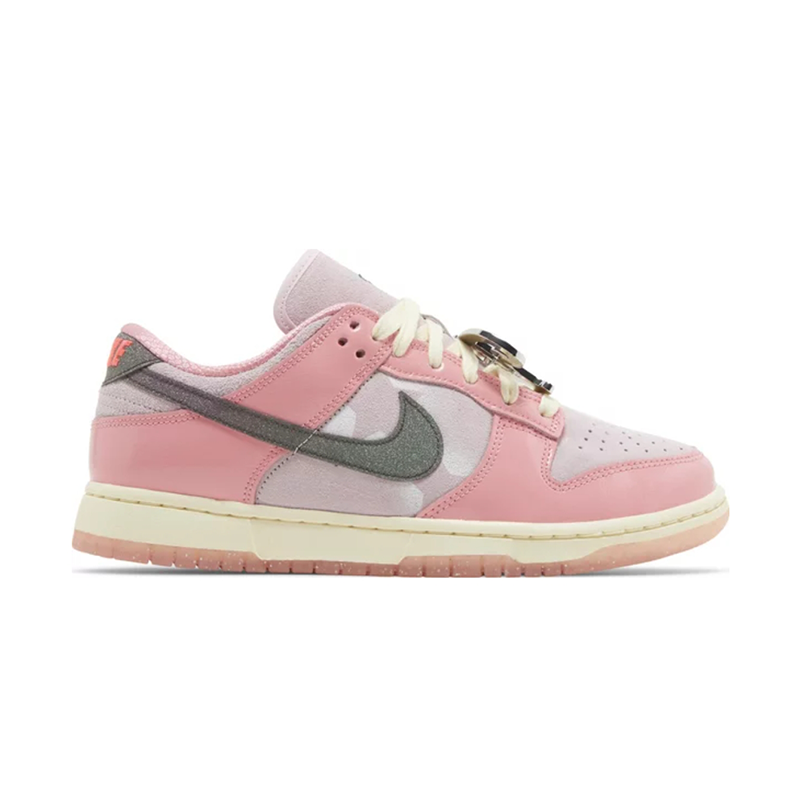 Nike Wmns SB Dunk Low LX Barbie