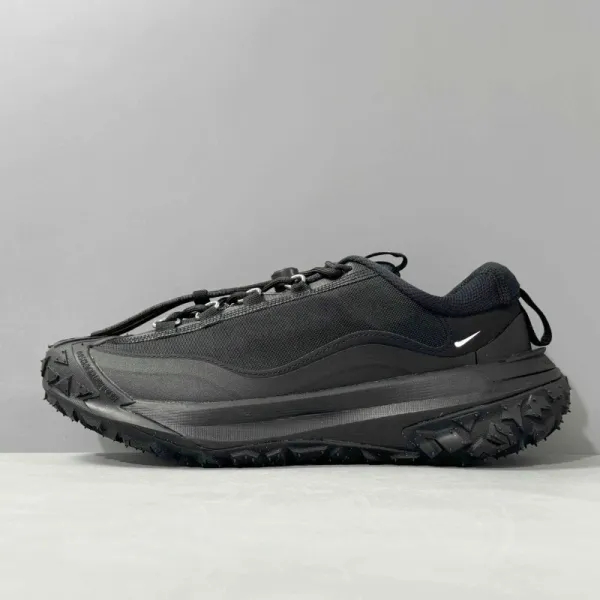 Nike ACG Mountain Fly Low Black Sneakers - 1