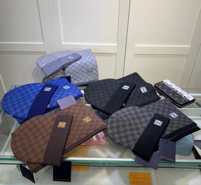 Louis Vuitton Damier Graphite Beanie with Leather Strap - 202990