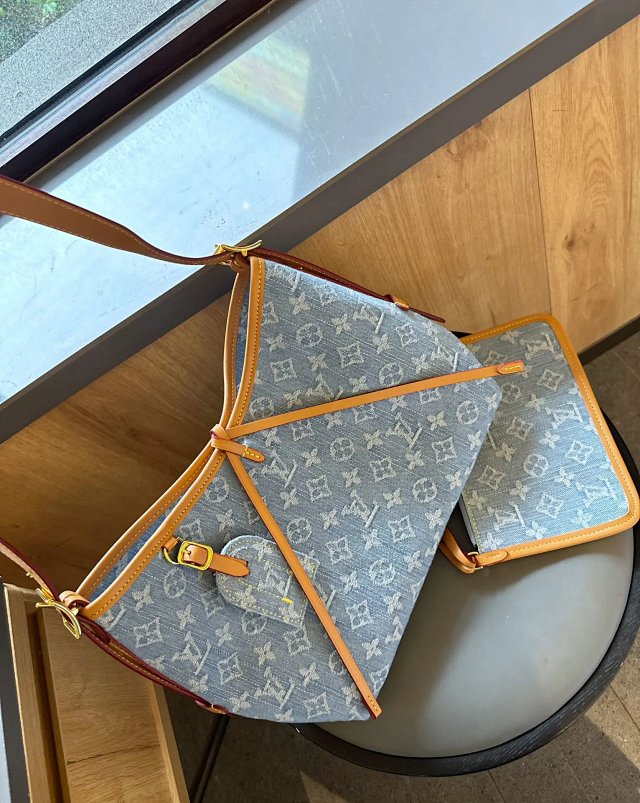 Coach Mini Bag: seller detail photo 10