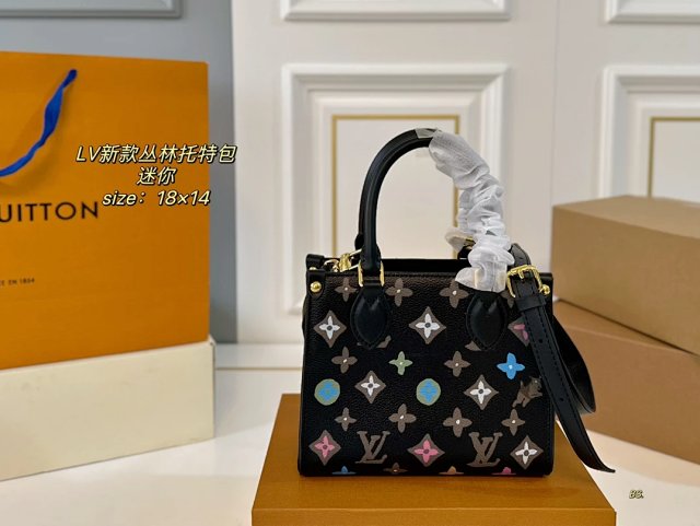Coach Mini Bag: seller detail photo 5