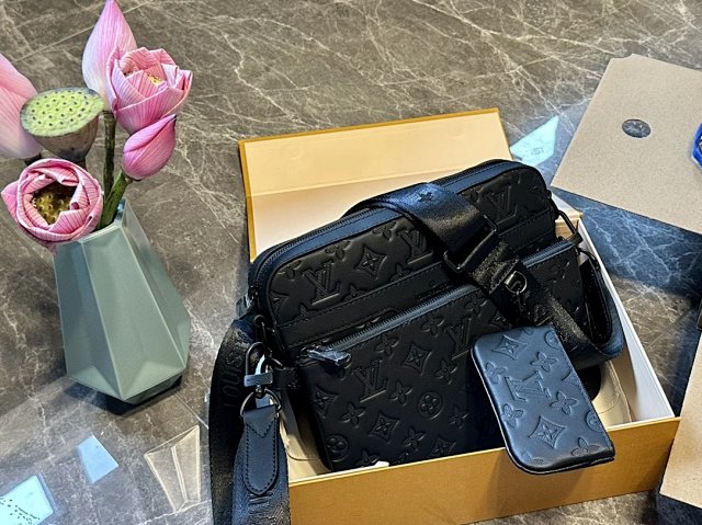 LV Bag: seller detail photo 13