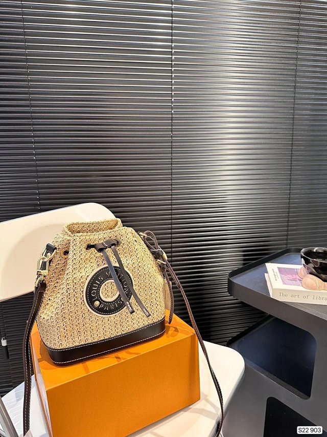 LV Bag: seller detail photo 11