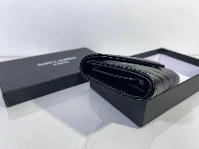 YSL Wallet: seller detail photo 5