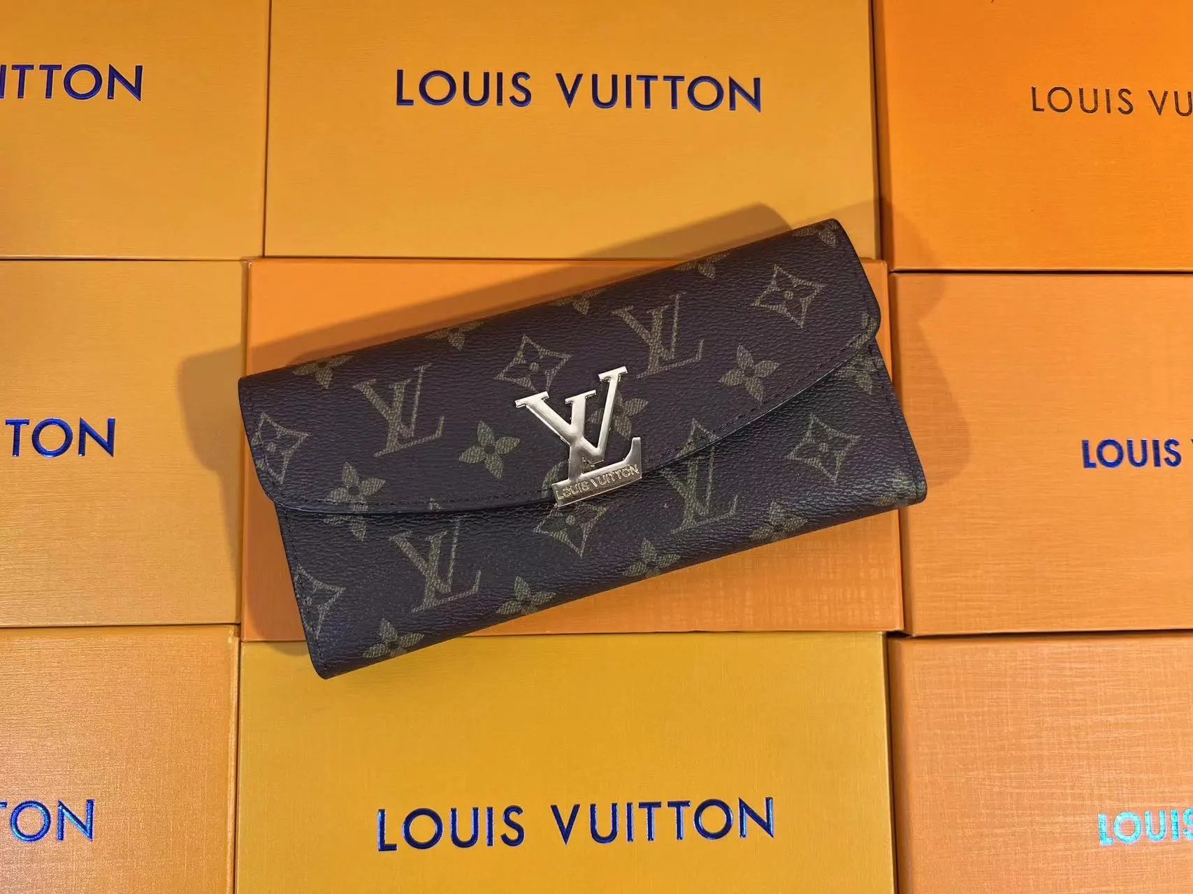 LV fashion wallet