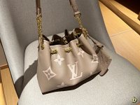 LV Handbag — seller photo 9
