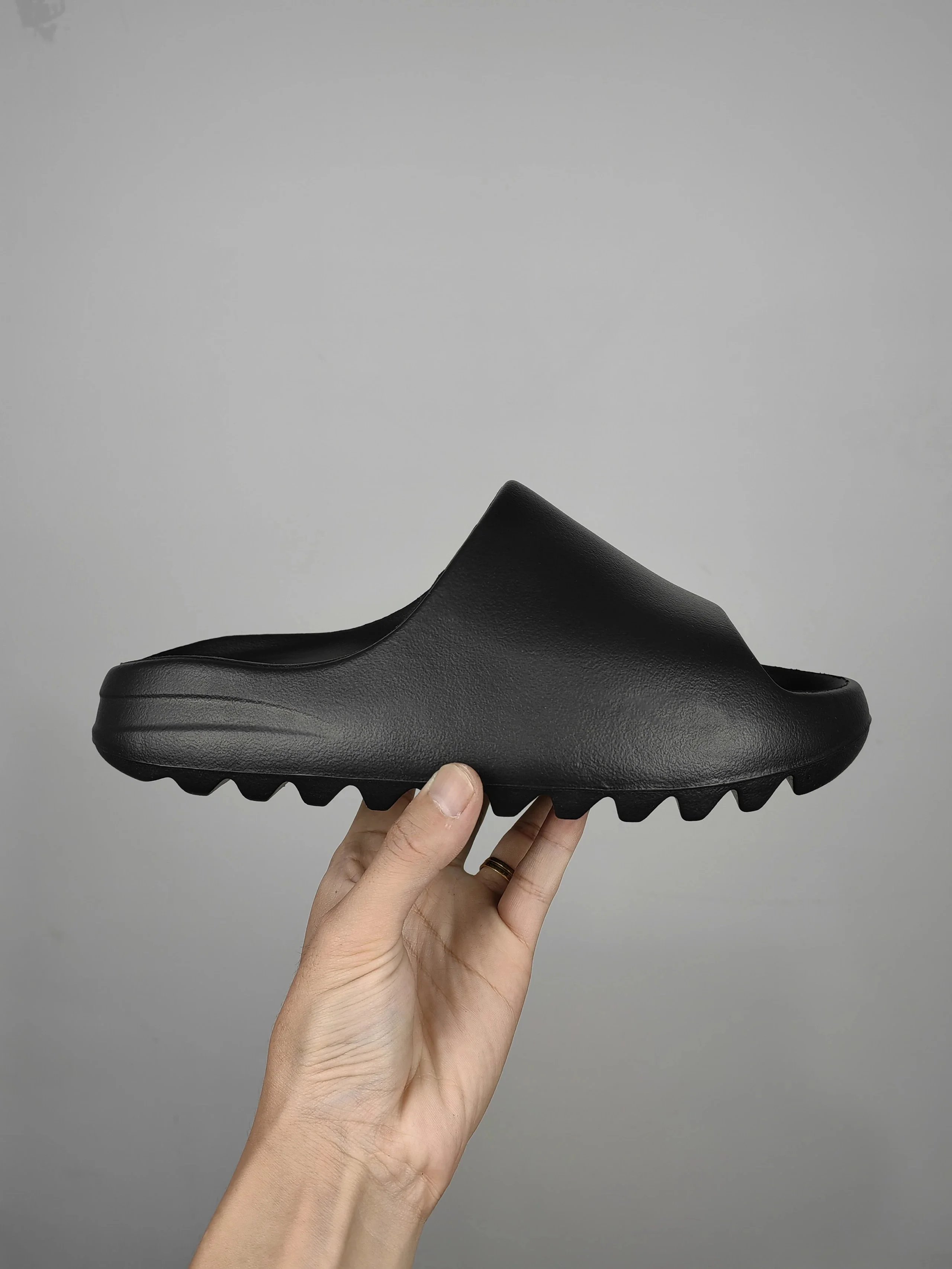 Black Onyx Matte (HQ6448) SKU image