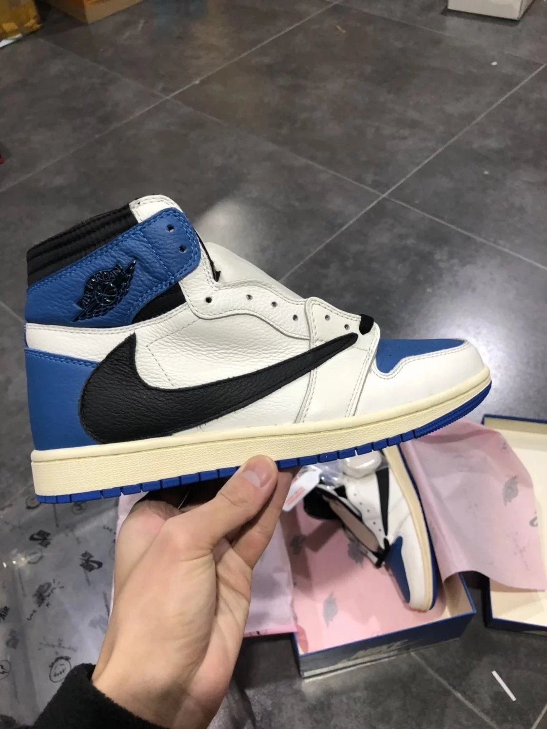 小蛮腰特价藤原浩闪电清晰 正确盒子 AJ1 Air Jordan 1xTravis Scott白蓝倒钩高帮藤原浩闪电 全头层原厂皮版本  内置气垫版本 B2