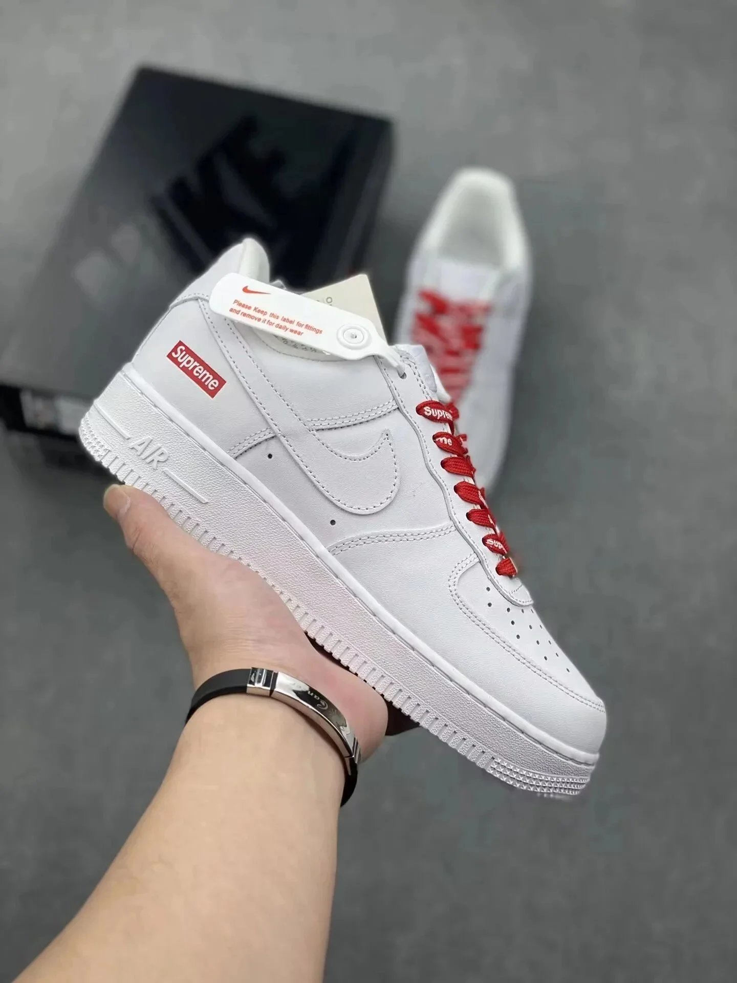 White Classic Low Top Canvas Shoes photo 4