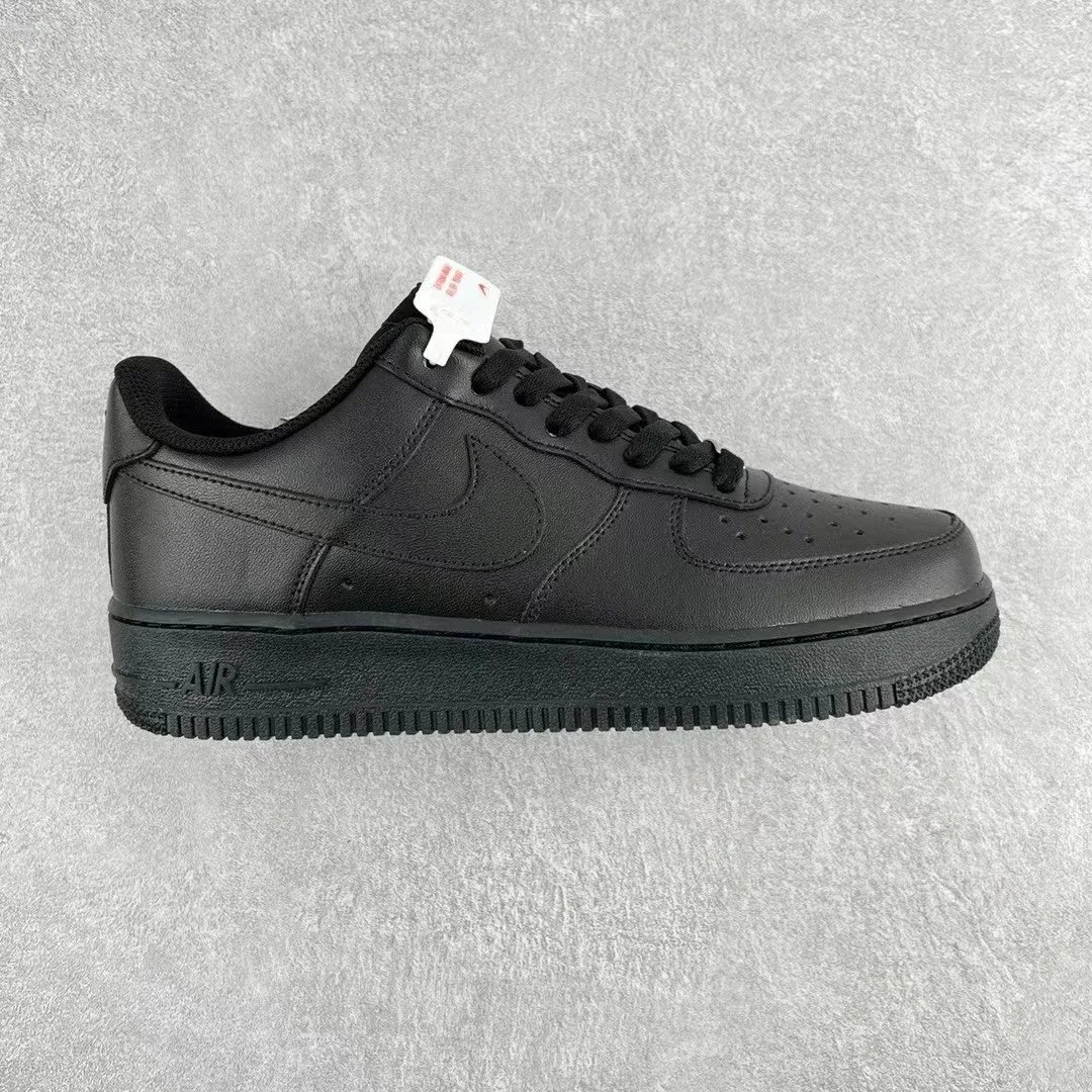 White Classic Low Top Canvas Shoes photo 3