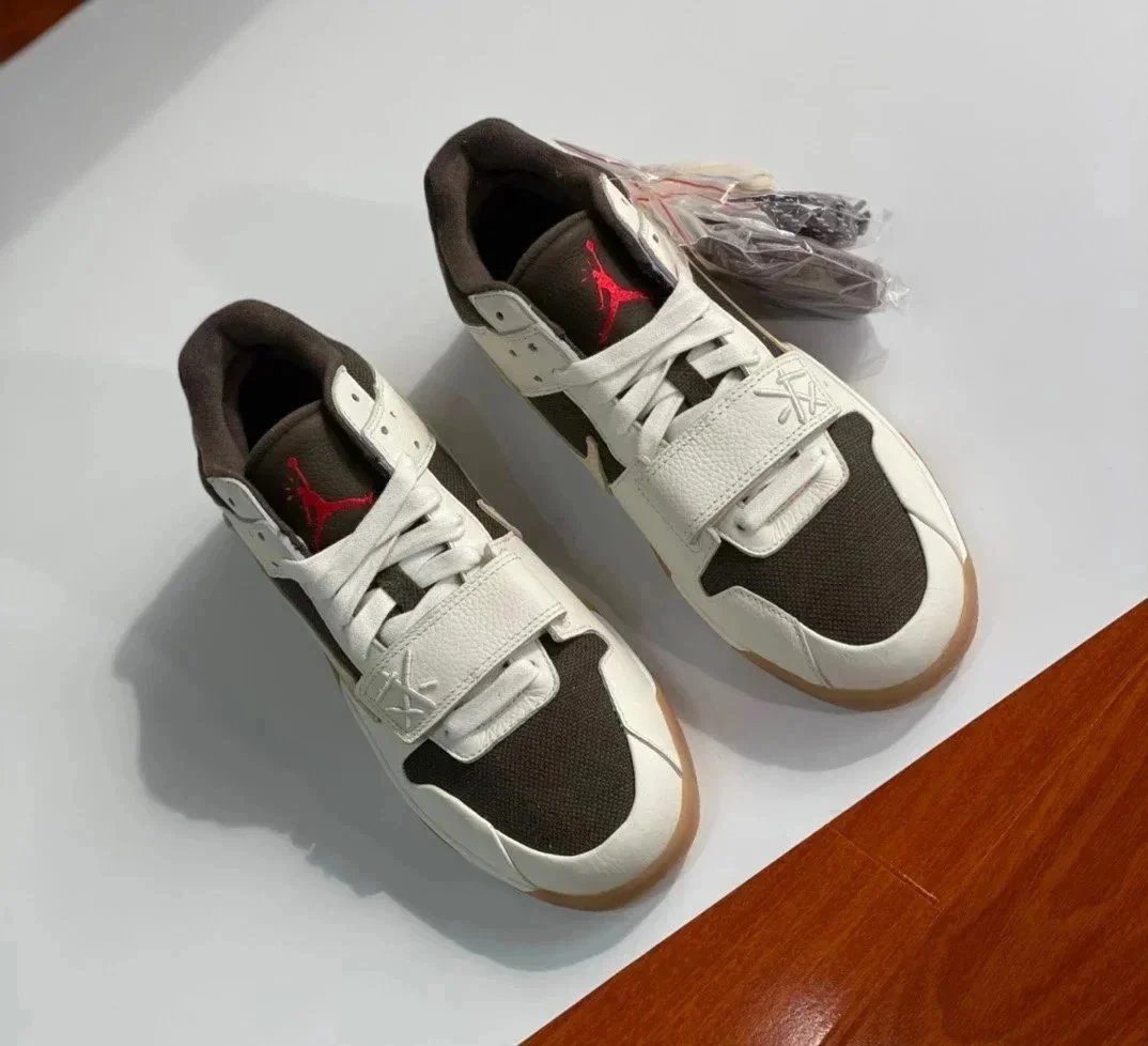 Air Jordan Travis Scott x Nike Air Jordan 1 Low OG 'Cactus Jack' Sneakers - 4