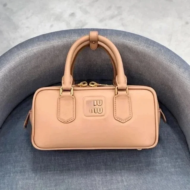 Miu Handbags YH-005 Quilted Hobo Handbag product detail image 5