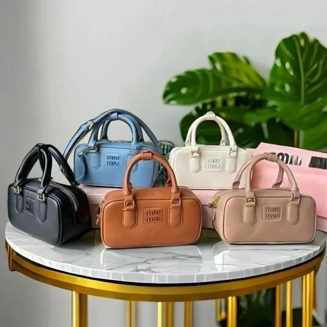 Miu Handbags YH-005 Quilted Hobo Handbag product detail image 2