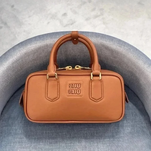 Miu Handbags YH-005 Quilted Hobo Handbag product detail image 4