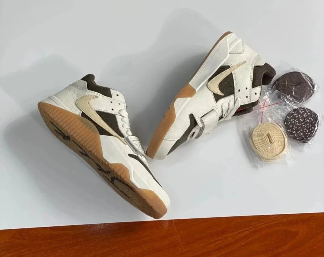 Air Jordan Travis Scott x Nike Air Jordan 1 Low OG 'Cactus Jack' Sneakers - 5