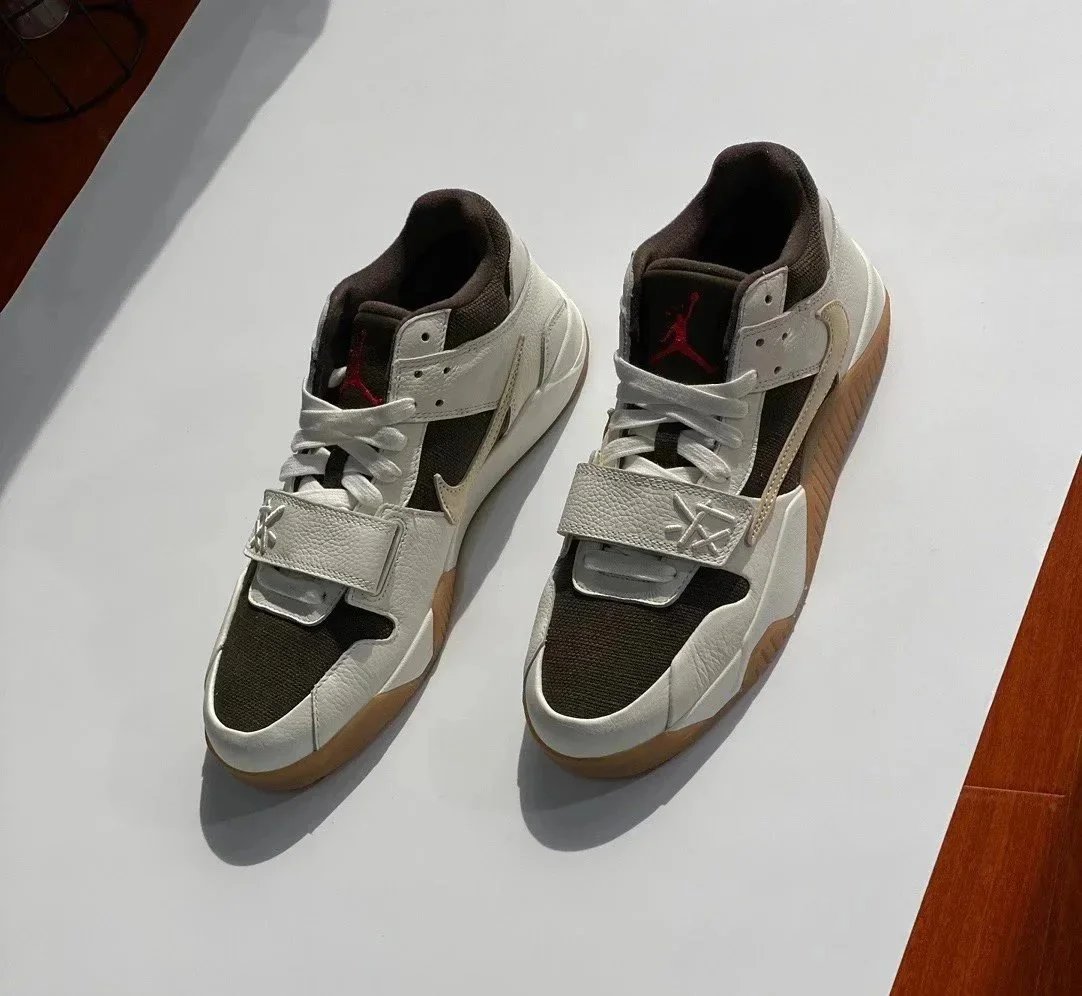 Air Jordan Travis Scott x Nike Air Jordan 1 Low OG 'Cactus Jack' Sneakers - 11