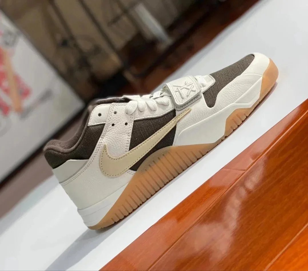 Air Jordan Travis Scott x Nike Air Jordan 1 Low OG 'Cactus Jack' Sneakers - 3