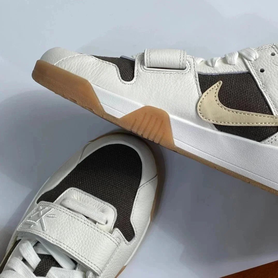 Air Jordan Travis Scott x Nike Air Jordan 1 Low OG 'Cactus Jack' Sneakers - 6