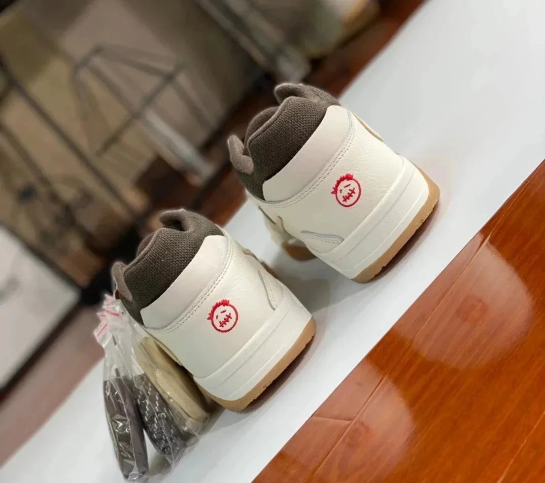 Air Jordan Travis Scott x Nike Air Jordan 1 Low OG 'Cactus Jack' Sneakers - 9
