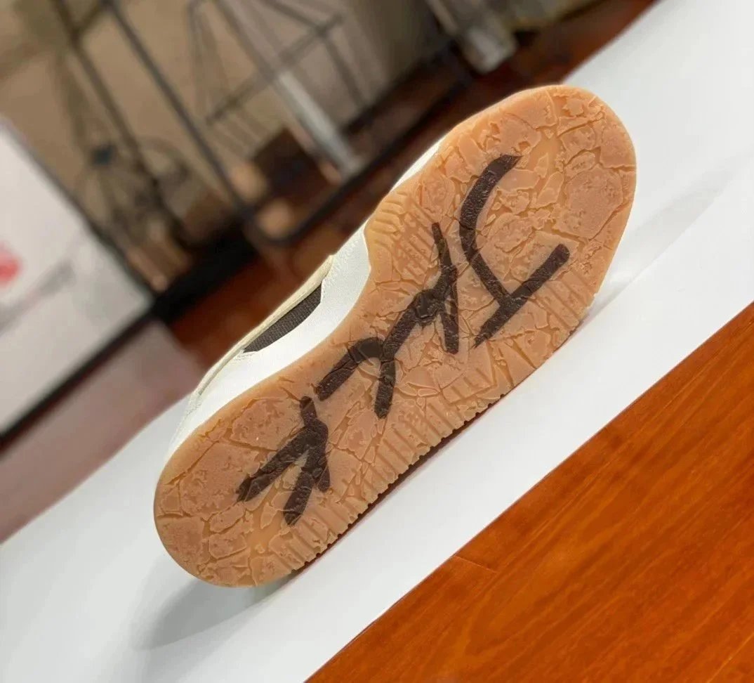 Air Jordan Travis Scott x Nike Air Jordan 1 Low OG 'Cactus Jack' Sneakers - 10