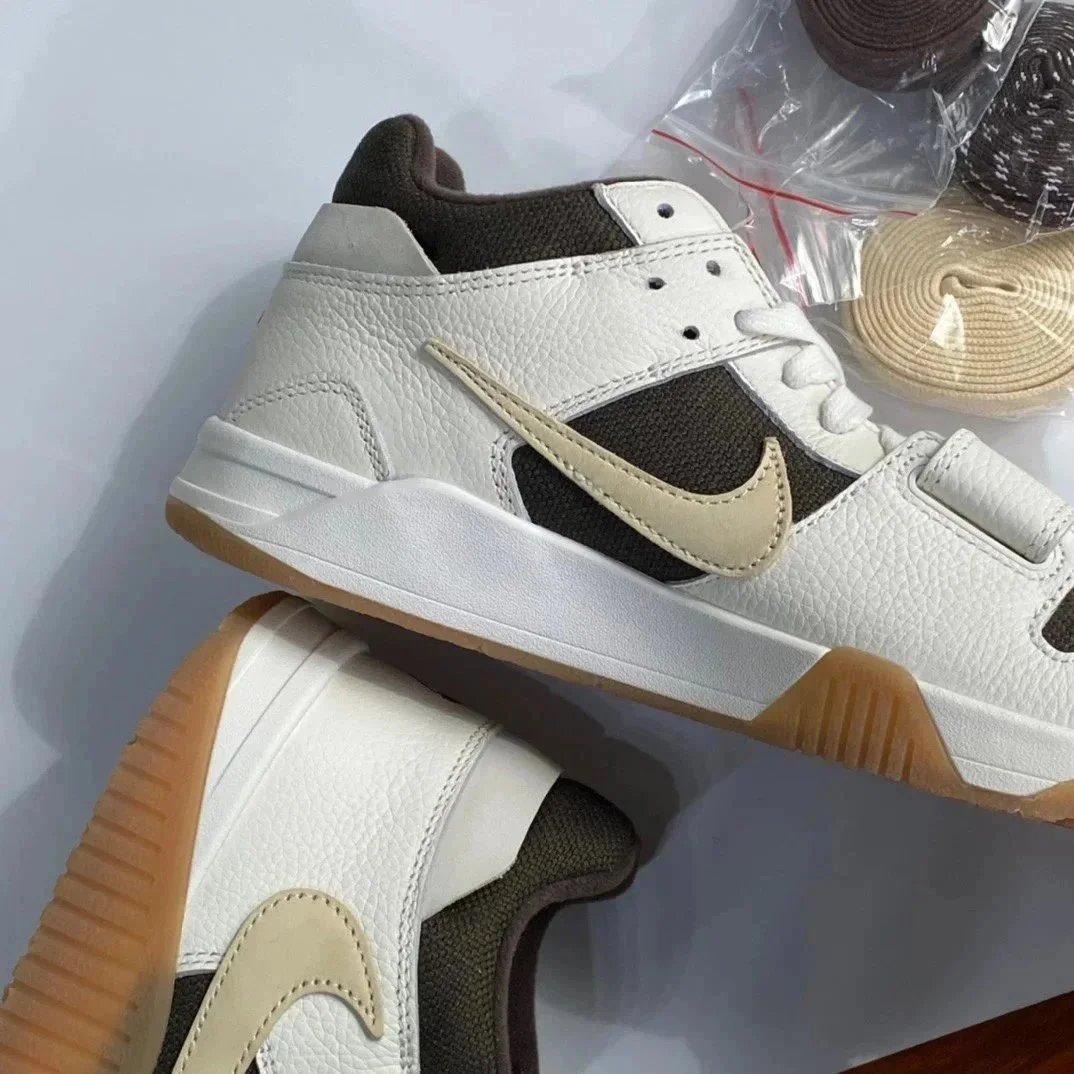Air Jordan Travis Scott x Nike Air Jordan 1 Low OG 'Cactus Jack' Sneakers - 7